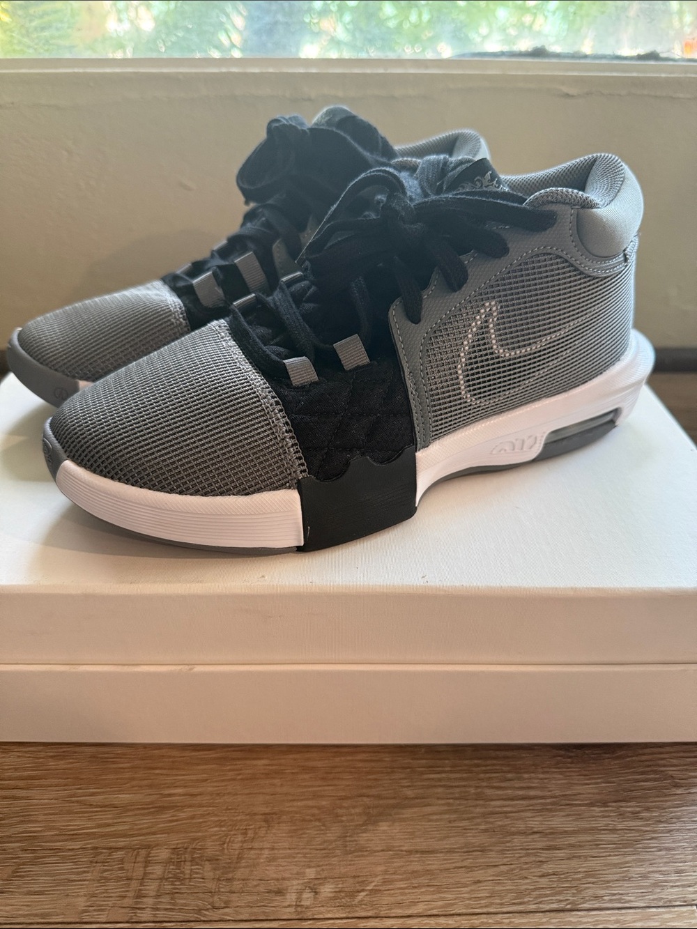 Nike LeBron Witness 8 VIII Cool Grey Black Basketball Shoes Men’s Size 8 NEW